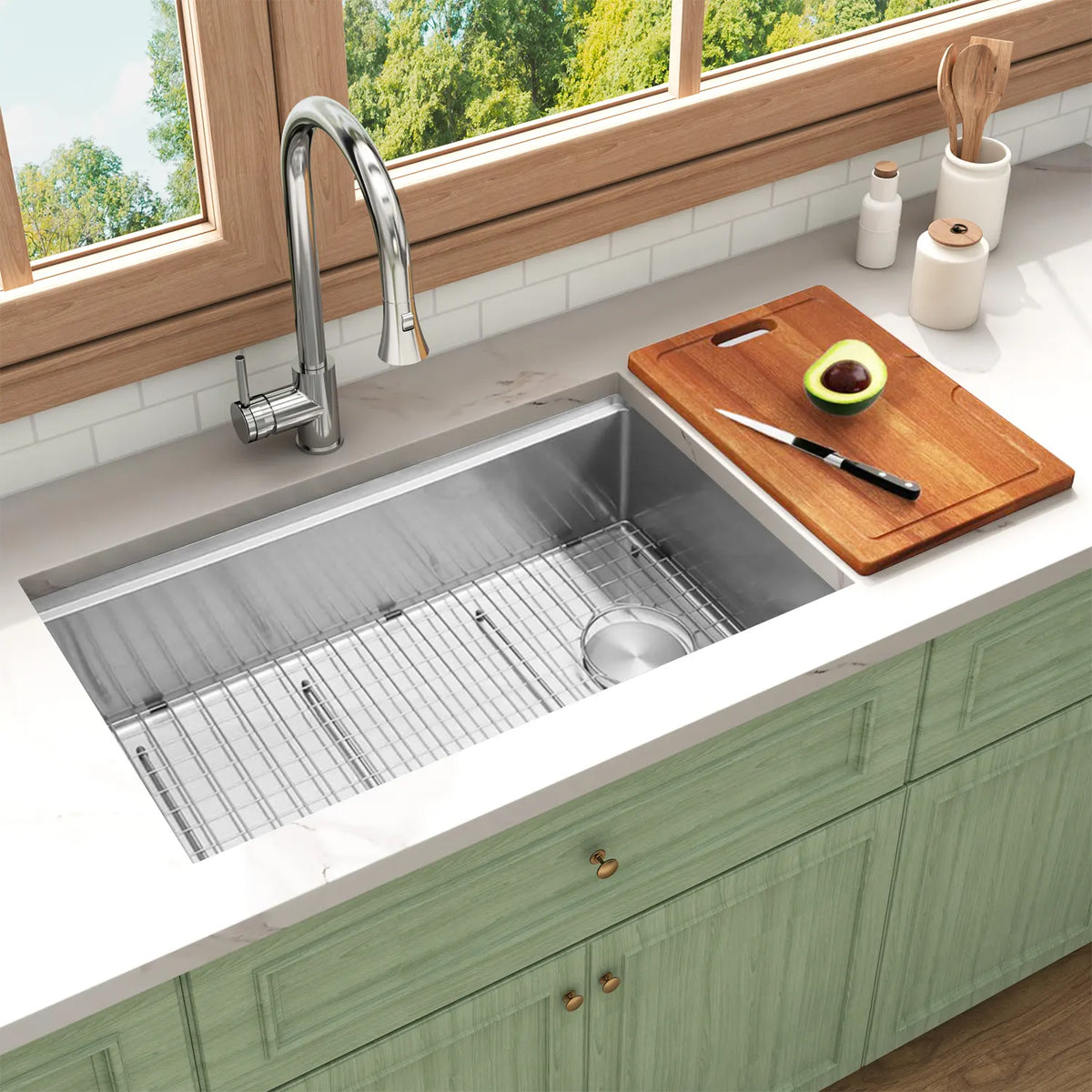 Stainless steel single bowl undermount kitchen sink with protective bottom grid